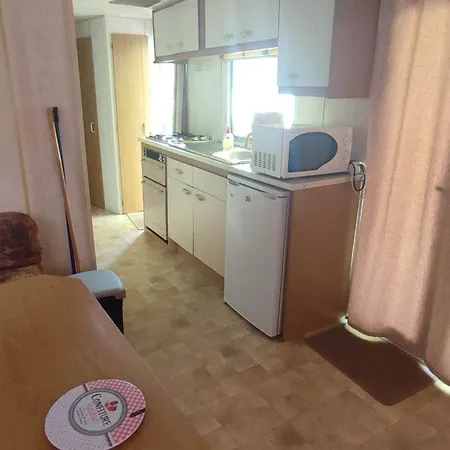 Кемпинг Mobil Accessible Pour 4 Pers. - Api-1-52-2145 Ла-Тур-д'Овернь